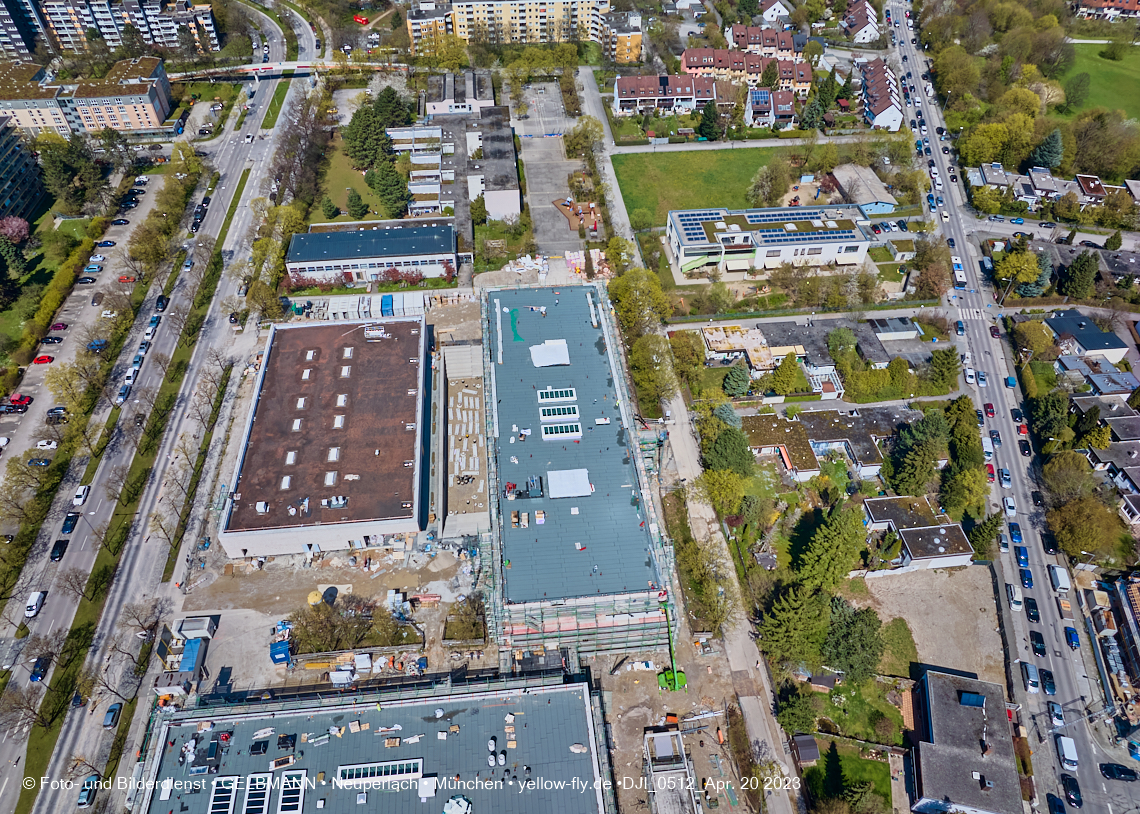 21.04.2023 - Luftbilder von der Baustelle Grundschule am Karl-Marx-Ring in Neuperlach